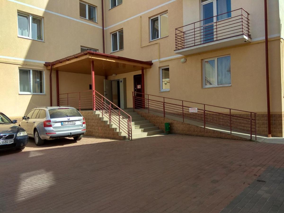 Apartments Domovik On Beregovskaya 3 Muncaci Exterior foto