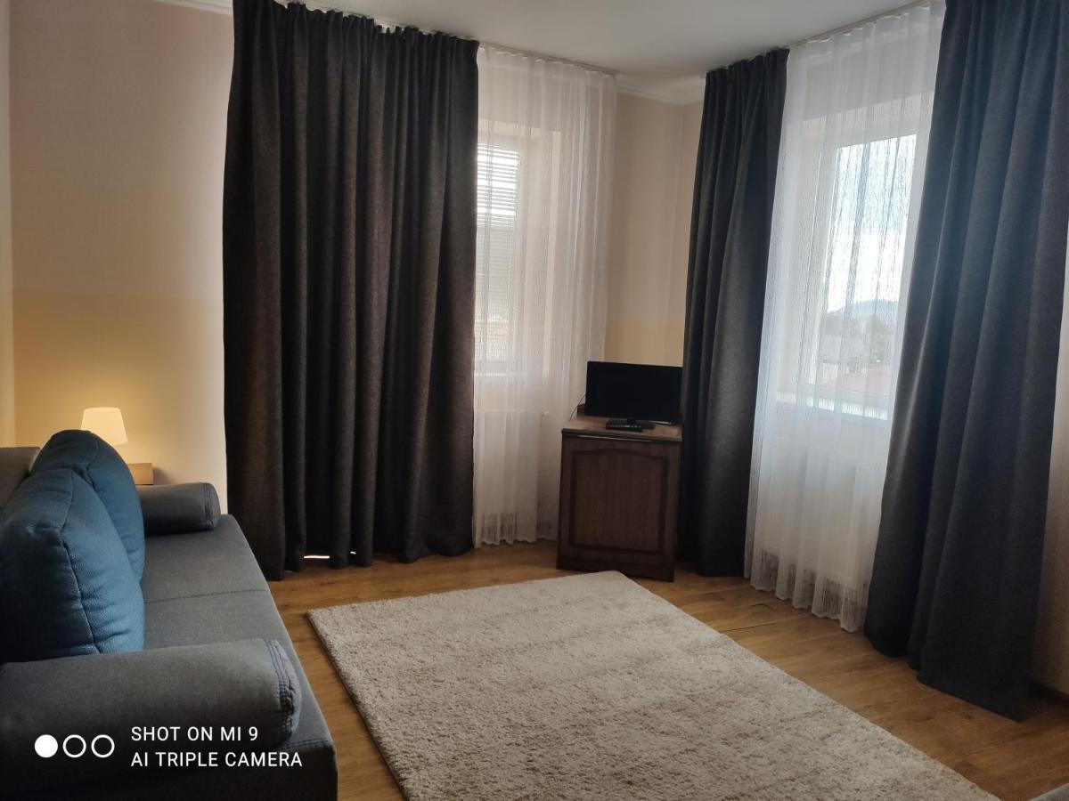Apartments Domovik On Beregovskaya 3 Muncaci Exterior foto