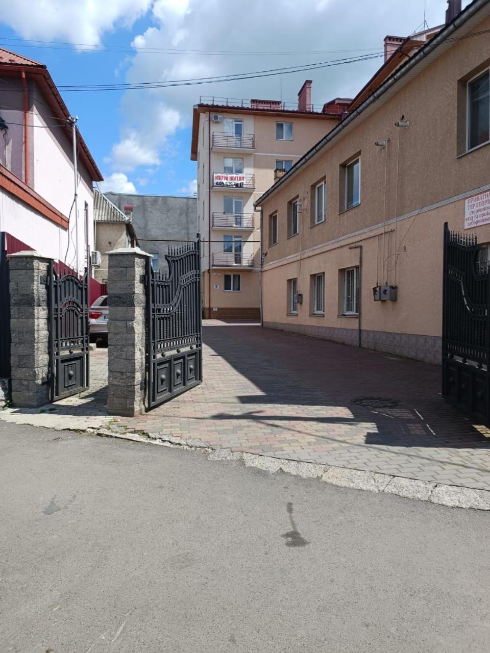Apartments Domovik On Beregovskaya 3 Muncaci Exterior foto